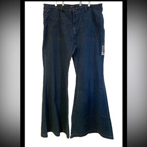 ModCloth NWT Jeans Sz 26 Wide Leg Flare Denim Patch Pockets Boho Retro 70’s